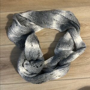 American Eagle gray infinity scarf